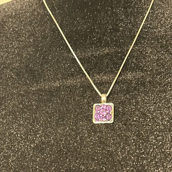 Elegant Silver and Purple Pendant Necklace - Picture 8 of 9